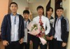 Thầy giáo Nguyễn Thành Nam cùng đội tuyển dự thi học sinh giỏi môn Tin học năm 2019.