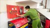 Công an thành phố Cần Thơ kiểm tra hệ thống phòng cháy, chữa cháy tại một quán karaoke trên địa bàn quận Ninh Kiều. Ảnh tư liệu: TTXVN phát