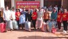 Đoàn thiện nguyện Thiên Đức và bạn bè Hà Nội trao quà cho nông dân vùng lũ thị xã Ba Đồn