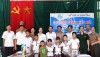 Hội LHPN thị xã và các tổ chức nhận đỡ đầu cho các em mồ côi tại xã Quảng Tân
