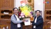 đồng chí Nguyễn Văn Ninh, ThUV - Phó Chủ tịch UBND thị xã đã đến thăm và tặng quà chúc mừng tại giáo xứ Liên Hòa, xã Quảng Trung