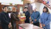 Đồng chí Trưởng Ban Dân vân thăm ông Nguyễn Quang Sáng, Thôn Biểu Lệ, xã Quảng Trung