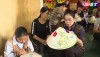 Lớp học thêu ren trên nón tại xã Quảng Văn