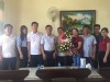 Lãnh đạo thị xã thăm và tặng hoa chúc mừng Đài TT-TH thị xã nhân ngày Báo chí Cách mạng Việt Nam.
