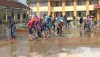 BTL Vùng Cảnh sát biển 1 phối hợp cùng chính quyền địa phương và giáo viên trường Tiểu học Cồn Sẻ tiến hành dọn dẹp vệ sinh khuôn viên trường lớp.