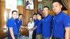 Câu lạc bộ Doanh nhân trẻ thị xã Ba Đồn thăm, tặng quà gia đình chính sách nhân kỷ niệm 73 năm ngày Thương binh - Liệt sỹ.
