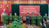 Đồng chí Đoàn Minh Thọ- Phó bí thư Thị ủy, Chủ tịch UBND thị xã đã trao hoa và tiền thưởng cho các cán bộ, chiến sỹ trong Ban chuyên án của công an thị xã Ba Đồn.