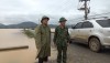 Đồng chí Đoàn Minh Thọ và Đại tá Trịnh Thanh Bình kiểm tra tuyến đường từ xã Quảng Trung đi Quảng Thủy.