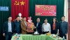 Đồng chí Mai Tất Thắng, UVTV Thị ủy, Phó Chủ tịch HĐND thị xã thăm và tặng quà tại Đài TT -TH thị xã Ba Đồn.