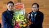 Đồng chí Nguyễn Văn Tình, Phó Chủ tịch UBND Thị xã thăm, tặng quà nhân dịp lễ giáng sinh 2020 tại Giáo xứ Tân Phong.