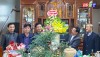 Đồng chí Trương An Ninh- UVTV Tỉnh ủy, Bí thư Thị ủy thăm, tặng quà giáo xứ Nhân Thọ.