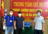 Đồng chí Nguyễn Văn Tình-PCT UBND thị xã cảm ơn sự quan tâm của Công ty Kiến trúc Sức Trẻ đã chung tay ủng hộ thị xã trong phòng, chống dịch bệnh.