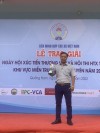 Anh Lê Thanh Triển- Giám đốc HTX đũa gỗ Quảng Thủy nhận giải tại hội thi HTX tiêu biểu khu vực Miền Trung - Tây Nguyên năm 2022.