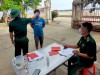 Quân Y Đồn Biên phòng Cửa khẩu Cảng Gianh kiểm tra y tế, đo thân nhiệt cho 696 thuyền viên của các tỉnh, thành phố Đà Nẵng, Quảng Nam, Quảng Ngãi