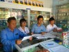 Đoàn kiểm tra liên ngành thị xã Ba Đồn kiểm tra tình hình giá bán khẩu trang y tế trên địa bàn.