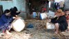 Nghề đan lát bèo lục bình ở phường Quảng Thọ tạo thu nhập ổn định cho người dân.