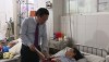 đồng chí Phạm Duy Quang-Phó Bí thư TT thị ủy đến thăm, chúc tết bệnh nhân nằm điều trị tại Bệnh viện Đa khoa khu vực Bắc Quảng Bình