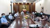 Các đại biểu dự buổi họp trực tuyến tại điểm cầu thị xã Ba Đồn.