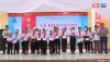 Trung tâm VH TT&TT thị xã Ba Đồn phối hợp công ty TNHH Trường Phú , phường Quảng Thọ trao 20 suất quà cho học sinh có hoàn cảnh khó khăn