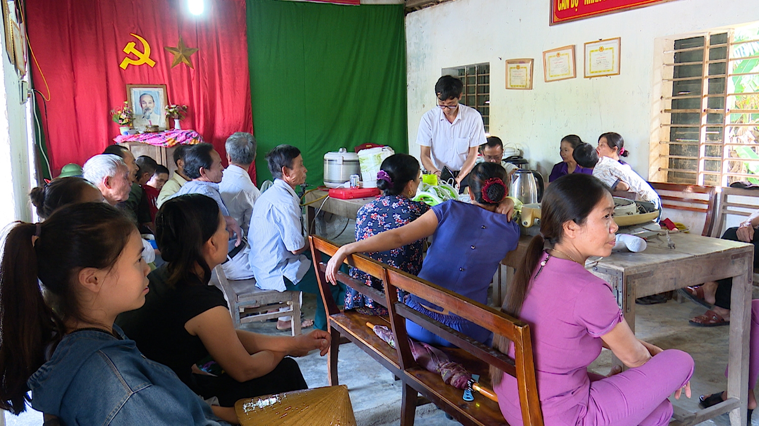 Mọt lớp dạy nghề sửa chữa điện dân dụng tại xã Quảng Trung