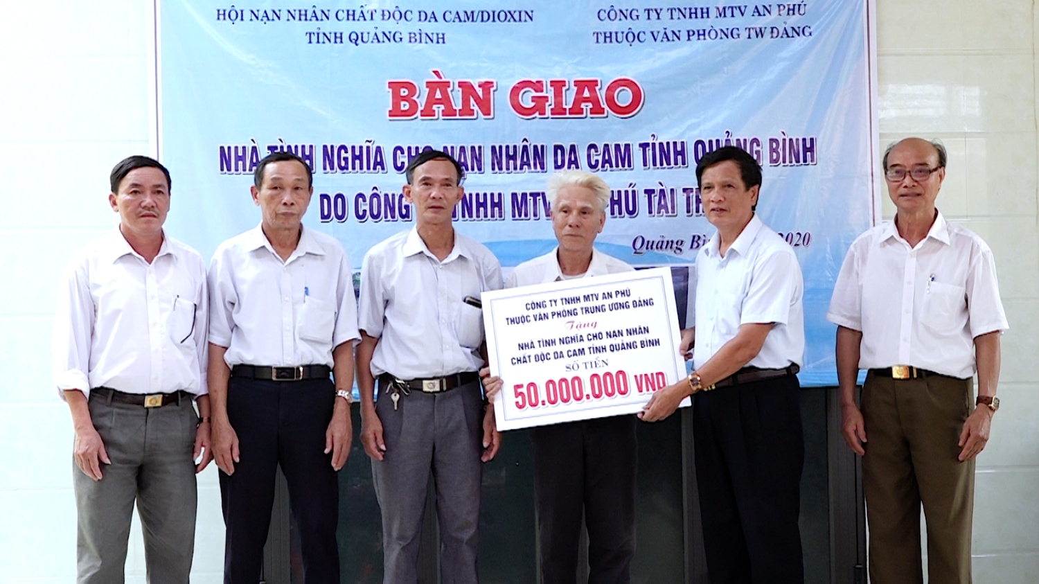 Hỗ trợ xây dựng nhà tình nghĩa cho ông Phạm Trung Viết - phường Quảng Phong