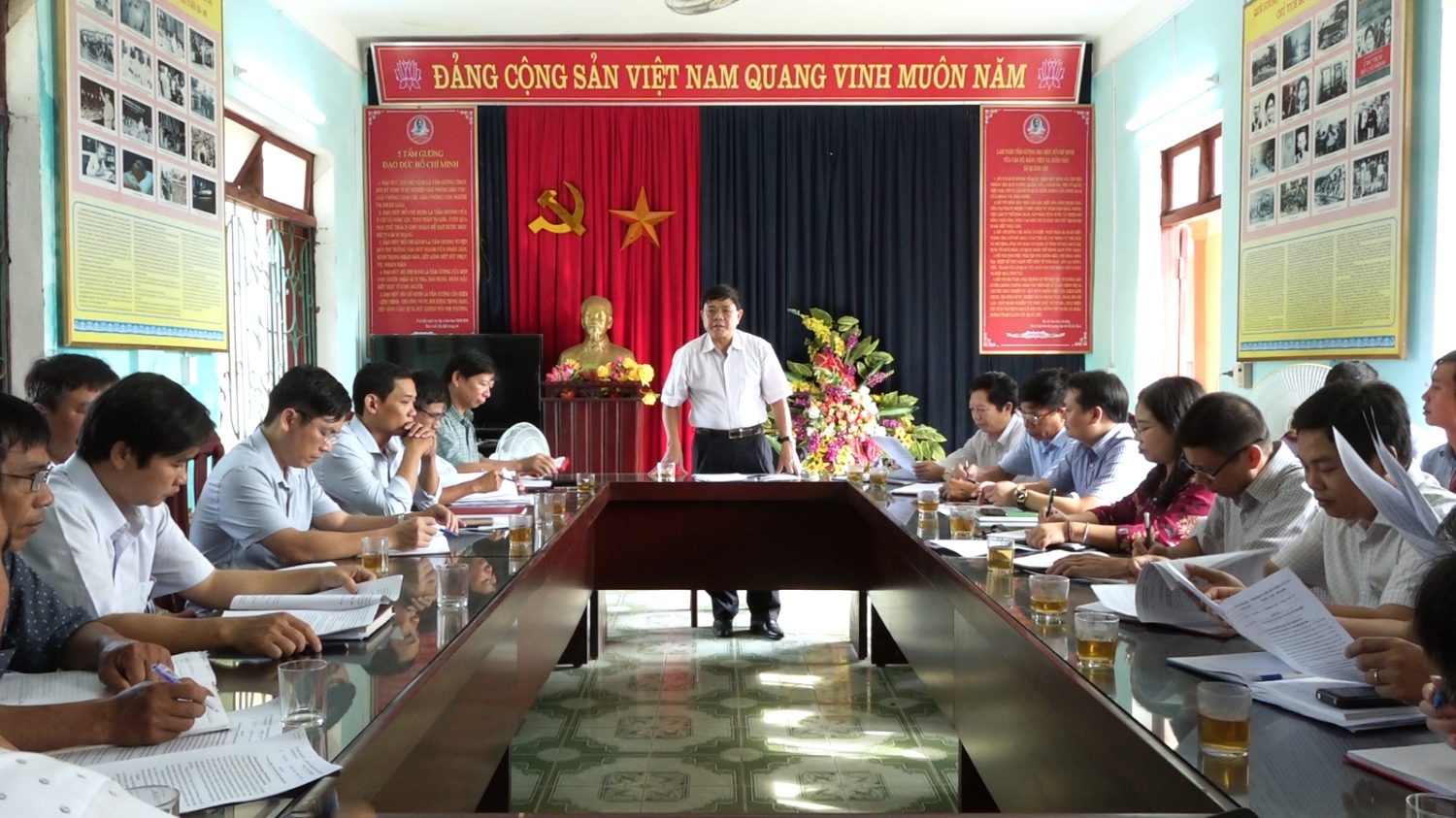 Đồng chí Đoàn Minh Thọ làm việc với xã Quảng Lộc về Nông thôn mới