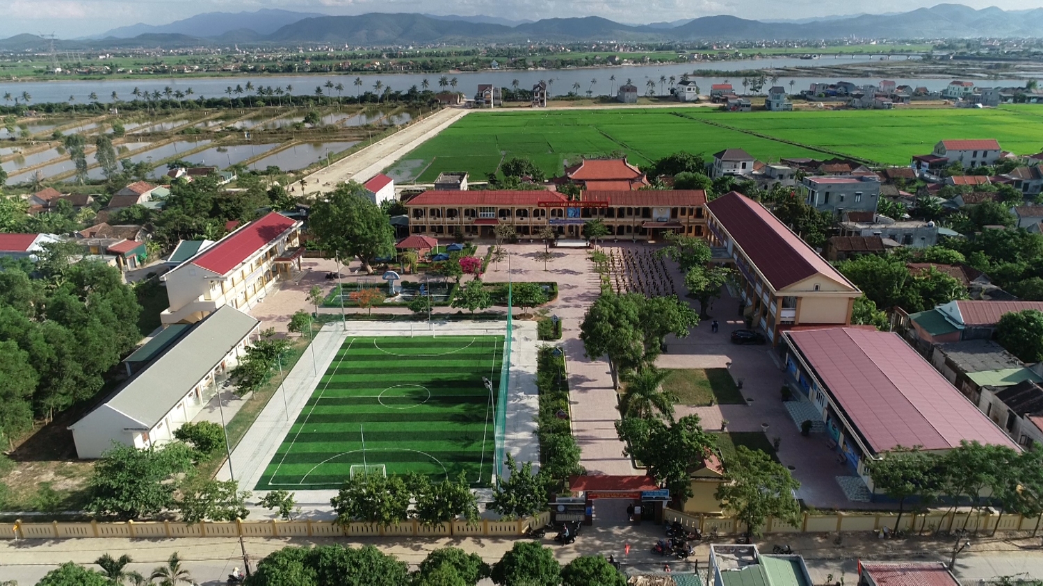 Toàn cảnh Trường tiểu học Quảng Phong