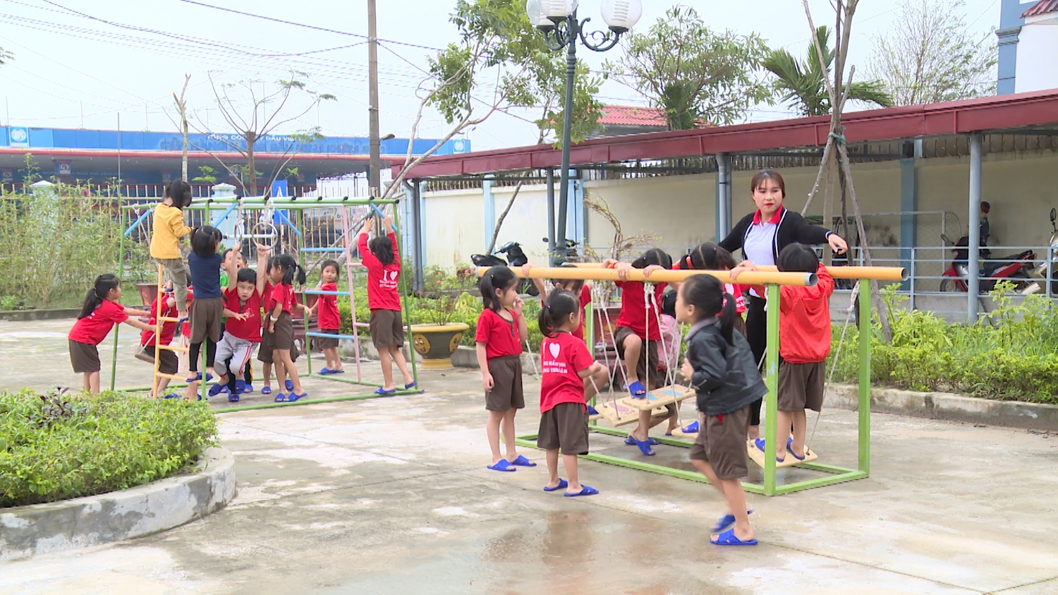 Trường Mầm non Quảng Thuận tổ chức các trờ chơi tạo hứng thú cho trẻ