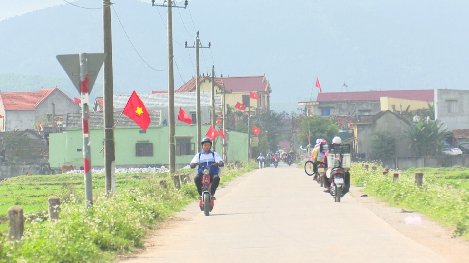 Những con đường nông thông của thị xã Ba Đồn được bê tông hóa khang trang