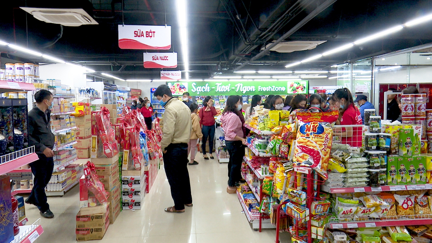 Thị trường hàng hóa đa dạng, phong phú với hệ thống siêu thị đủ loại mặt hàng