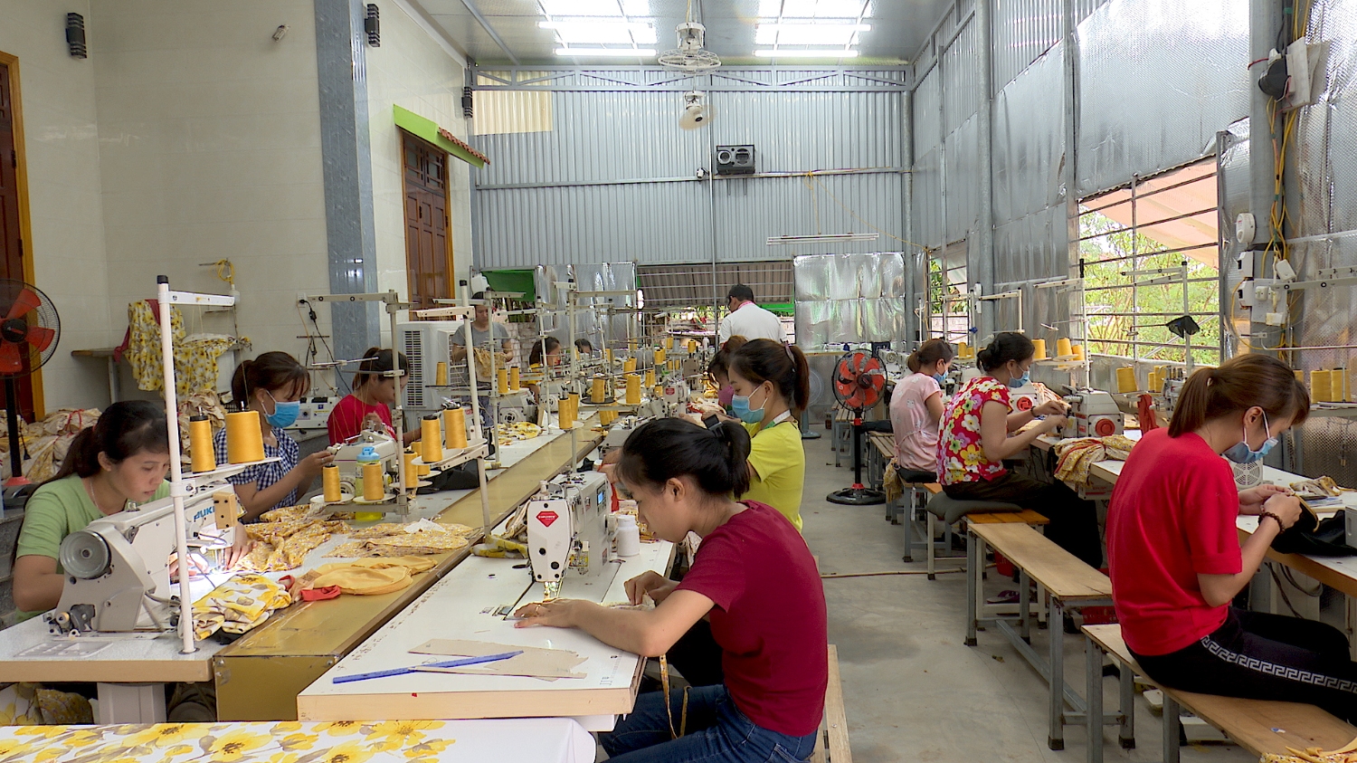 Mô hình may cho hiệu quả kinh tế cao ở xã Quảng Trung