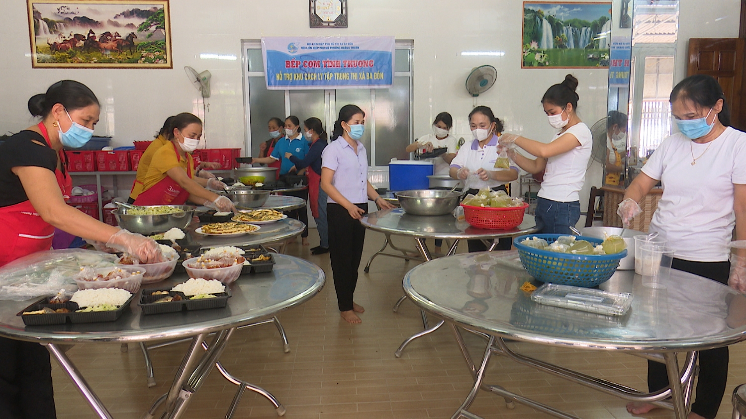 Hội liên hiệp phụ nữ phường Quảng Thuận hưởng ứng Bếp cơm tình thương hỗ trợ khu cách ly tập trung thị xã Ba Đồn
