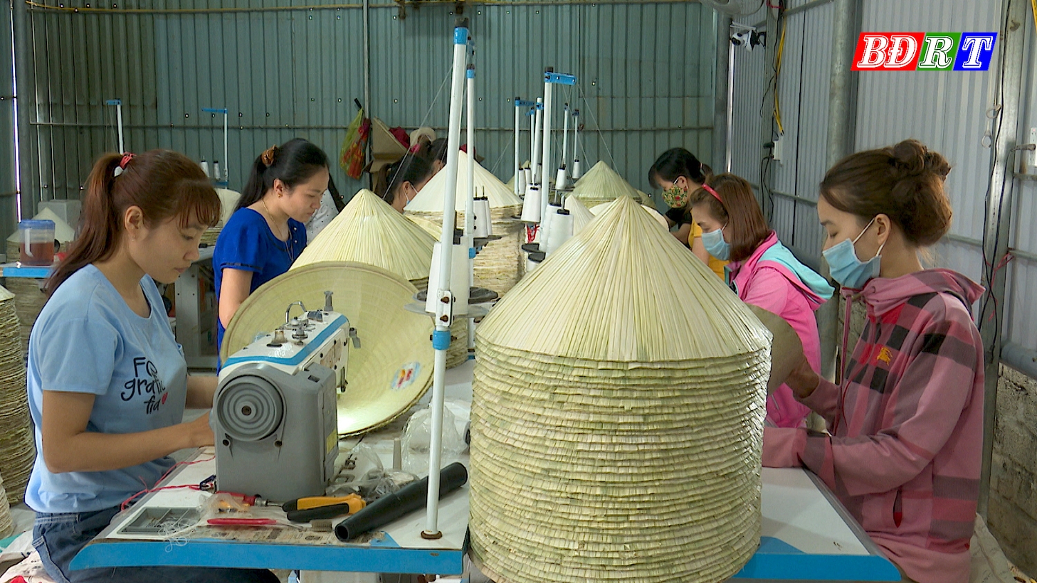 Cơ sở sản xuất nón lá công nghiệp cho thu nhập ổn định