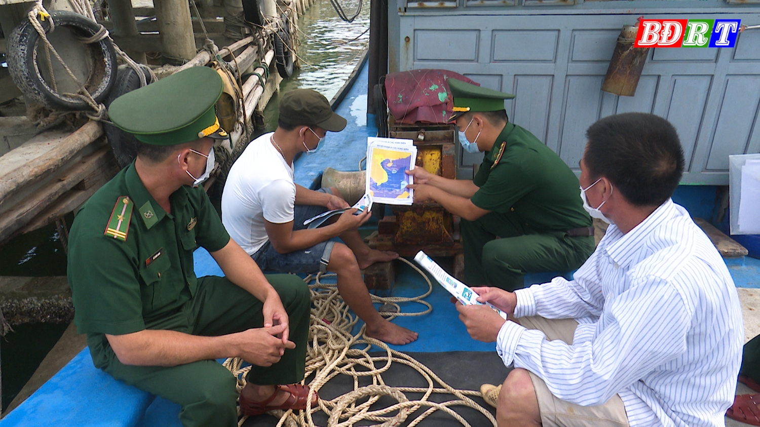 Đồn Biên phòng Cửa khẩu Cảng Gianh tích cực tuyên truyền về phòng chống khai thác IUU cho ngư dân