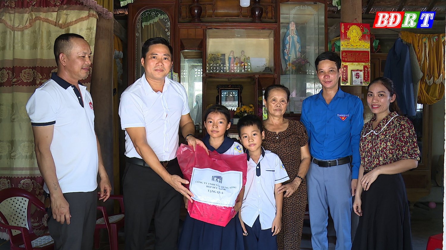 Hỗ trợ các em nhỏ mồ côi trên địa bàn huyện Quảng Trạch và thị xã Ba Đồn