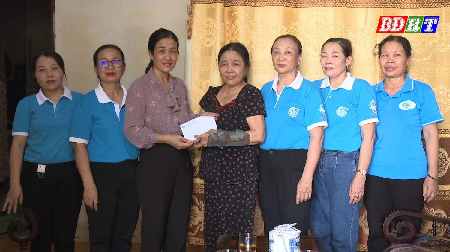 Hội LHPN phường Ba Đồn thăm hỏi, tặng quà cho hội viên phụ nữ khó khăn