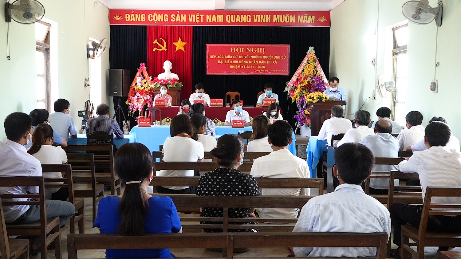Toàn cảnh hội nghị tiếp xúc cử tri của ứng cử viên đại biểu HĐND thị xã Ba Đồn với cử tri xã Quảng Sơn và Quảng Tân