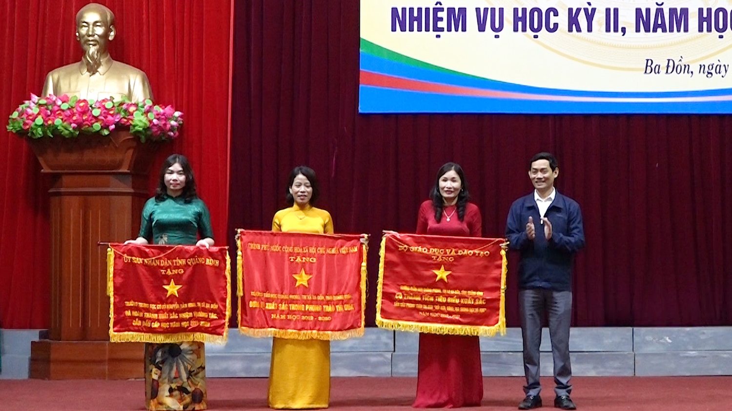03 trường học được đón nhận danh hiệu cờ thi đua của Chính Phủ