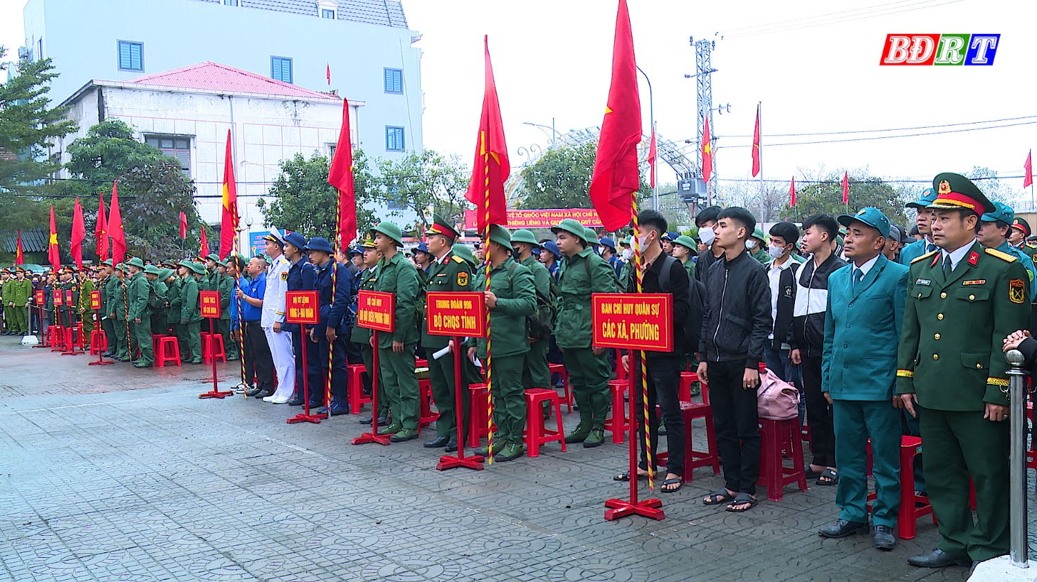 118 thanh niên ưu tú của thị xã lên đường làm nhiệm vụ bảo vệ Tổ quốc