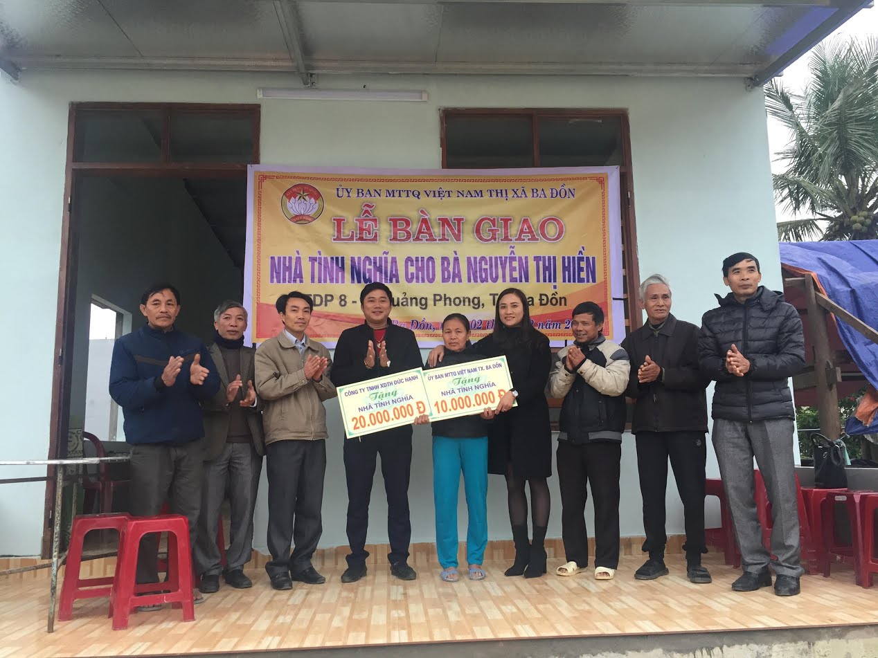 Thị xã Ba Đồn: trao quà và nhà tình nghĩa cho người nghèo