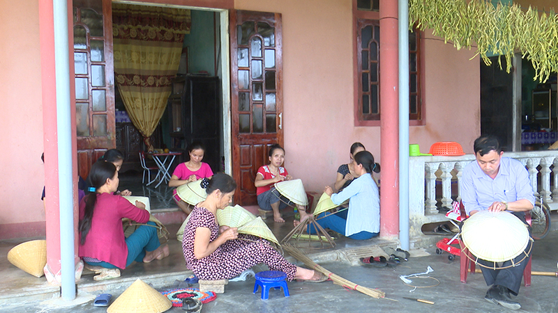 Quảng Văn giữ gìn nghề nón lá truyền thống