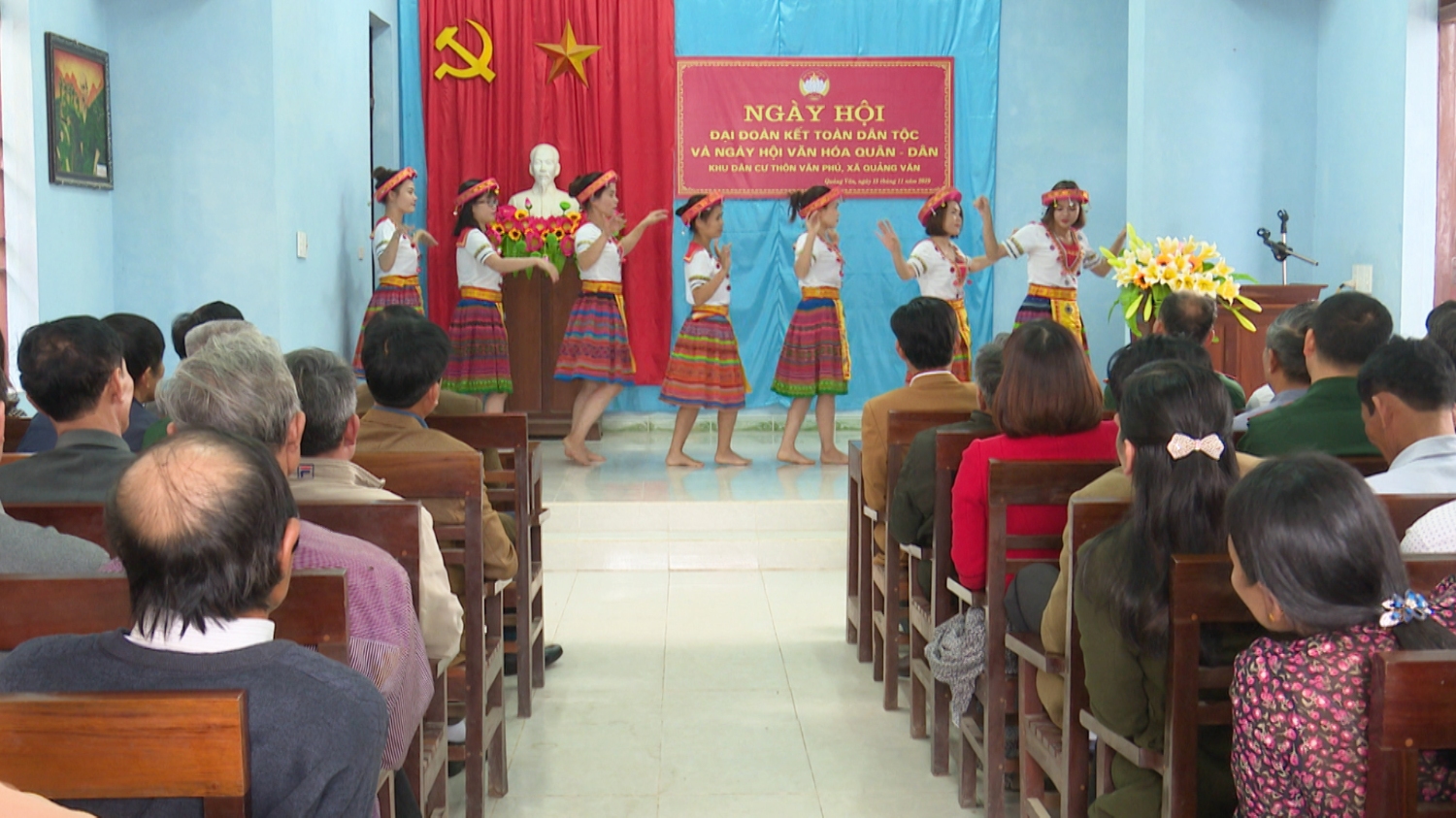 Đồng chí Trưởng Ban Tuyên giáo Thị ủy dự ngày Hội đại đoàn kết toàn dân tộc tại thôn Văn Phú