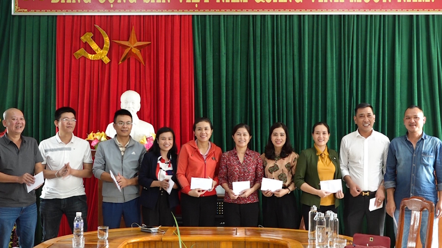 Công ty TNHH Trường Phú hỗ trợ 100 triệu đồng cho các trường Mầm non vùng Nam thị xã Ba Đồn.