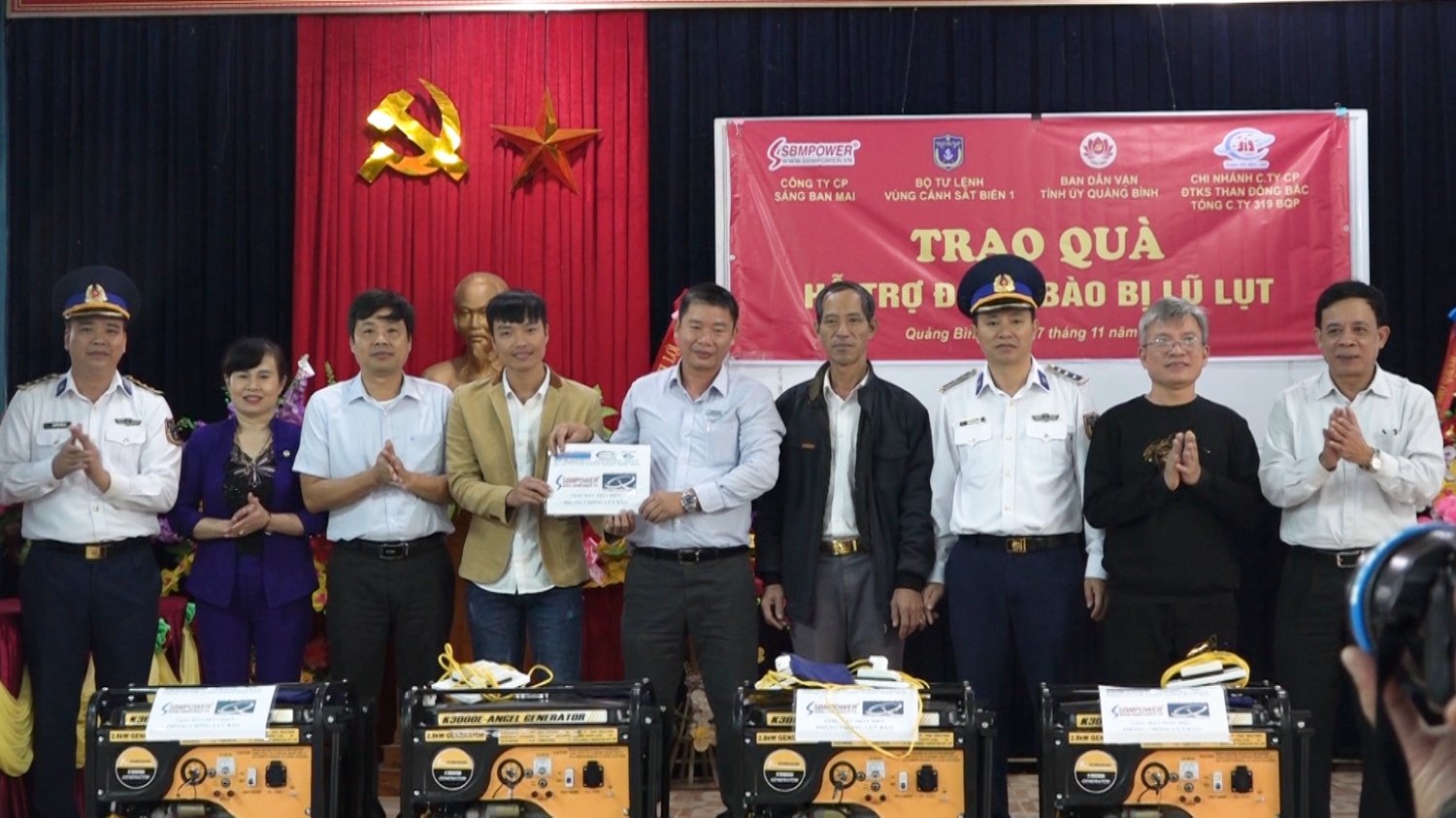 Bộ tư lệnh vùng Cảnh sát biển 1 phối hợp với Công ty CP Sáng Ban Mai, Ban Dân vận Tỉnh ủy đã đến trao 03 máy phát điện cho các trạm y tế của 3 xã Quảng Lộc, Quảng Minh, Quảng Văn