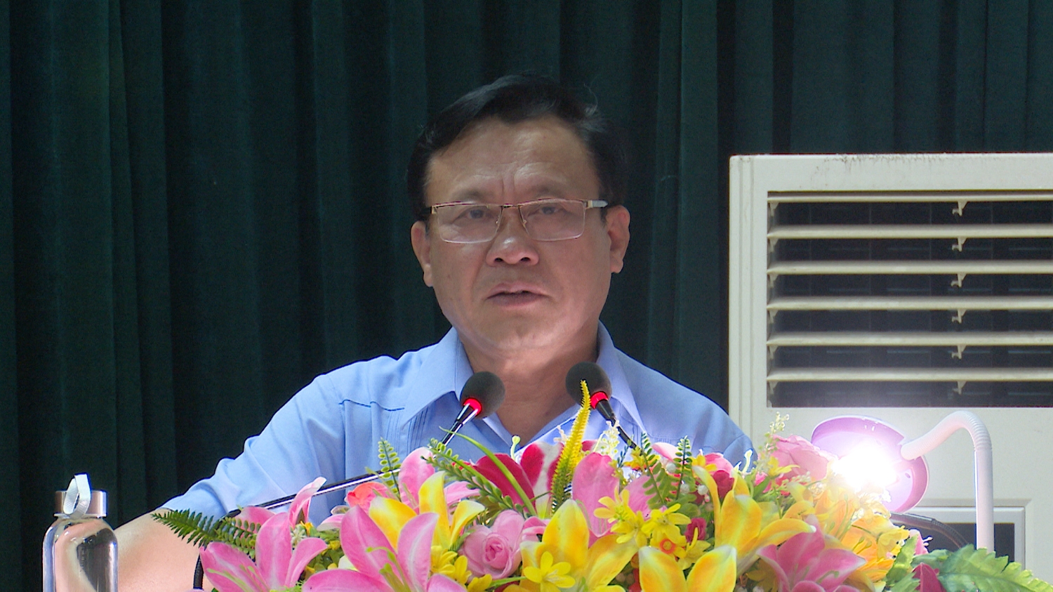 Đồng chí Phạm Duy Quang Phó Bí thư Thường trực Thị ủy Chủ tịch HĐND thị xã phát biểu bế mạc kỳ họp