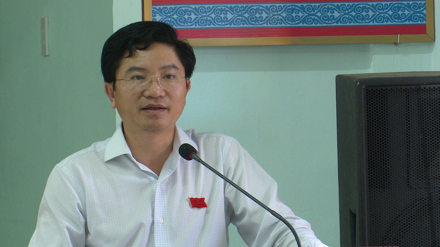 Đồng chí Trương An Ninh phát biểu kết luận tại hội nghị tiếp xúc cử tri 6 phường và xã Quảng Hải trước kỳ họp thứ 18 HĐND tỉnh khóa XVII và trước kỳ họp thứ 17 HĐND thị xã khóa XIX