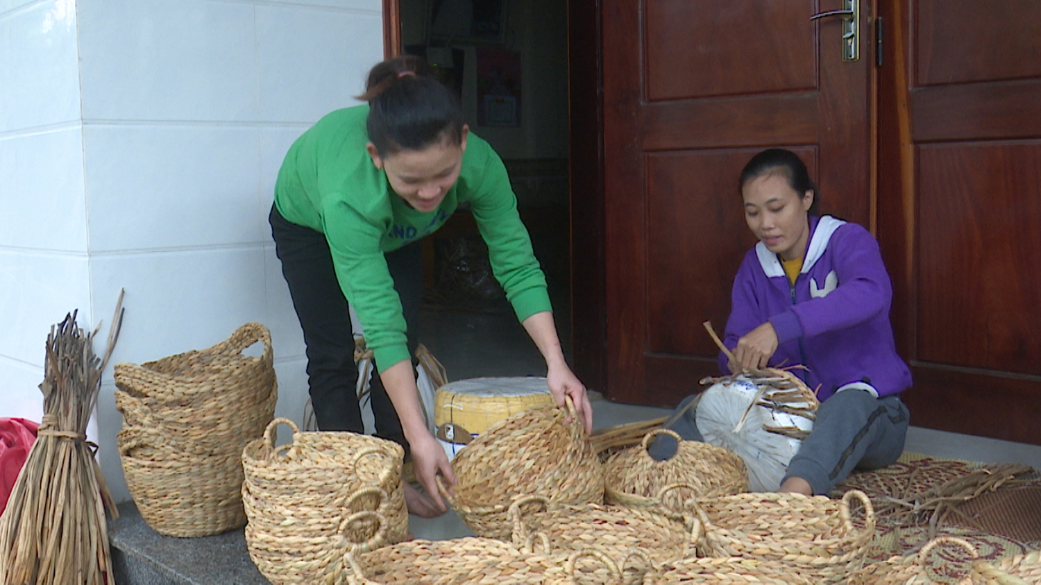 Mô hình đan lục bình nuôi rắn giúp phụ nữ thoát nghèo bền vững  Báo Phụ  Nữ Việt Nam