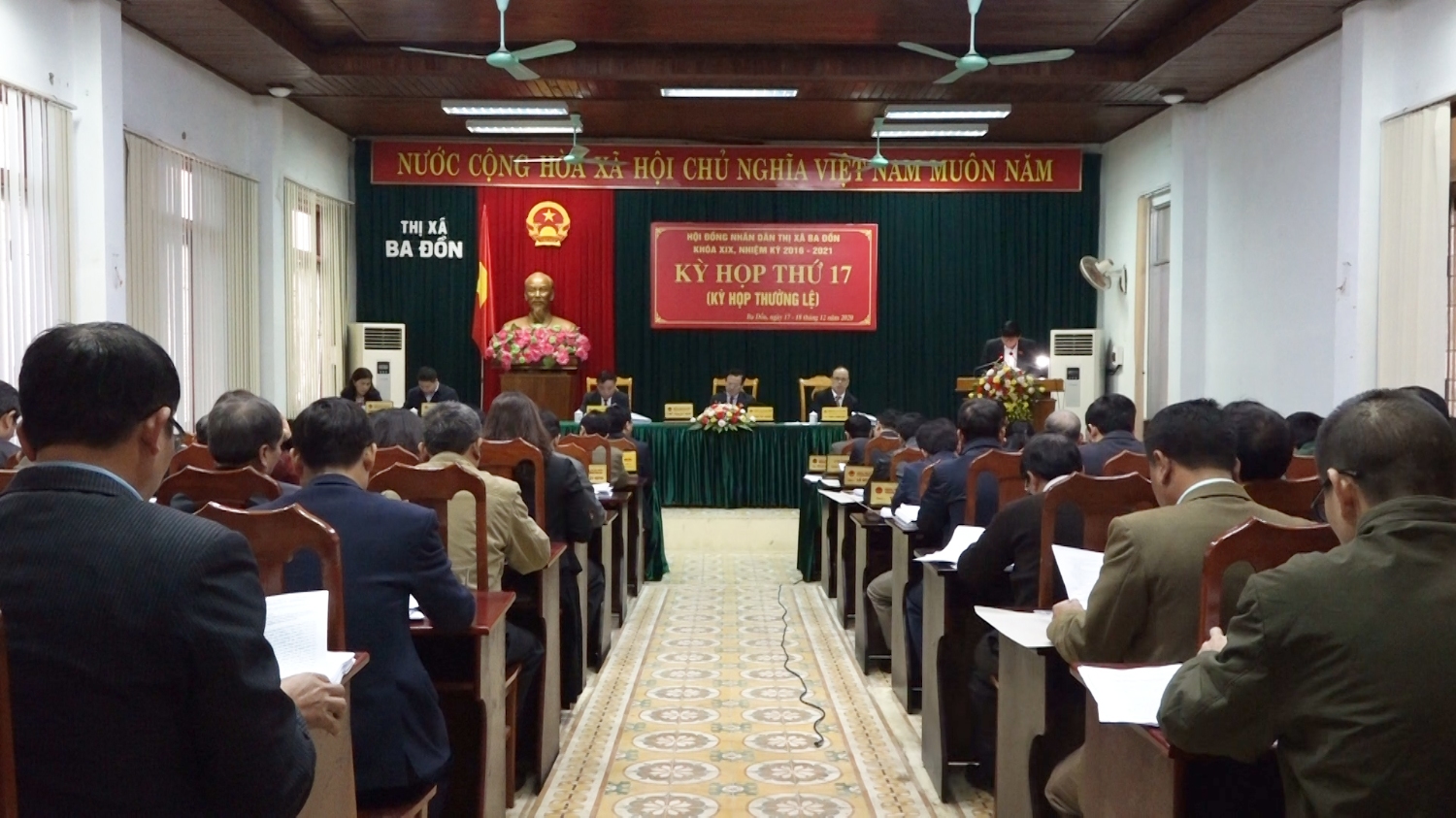 Toàn cảnh kỳ họp thứ 17, HĐND thị xã Ba Đồn khóa XIX