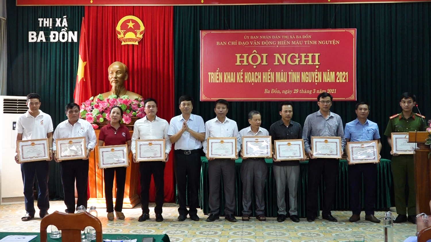 Nhiều tập thể cá nhân cũng đã vinh dự được nhận giấy khen của Ban chỉ đạo vận động HMTN tỉnh và UBND thị xã Ba Đồn