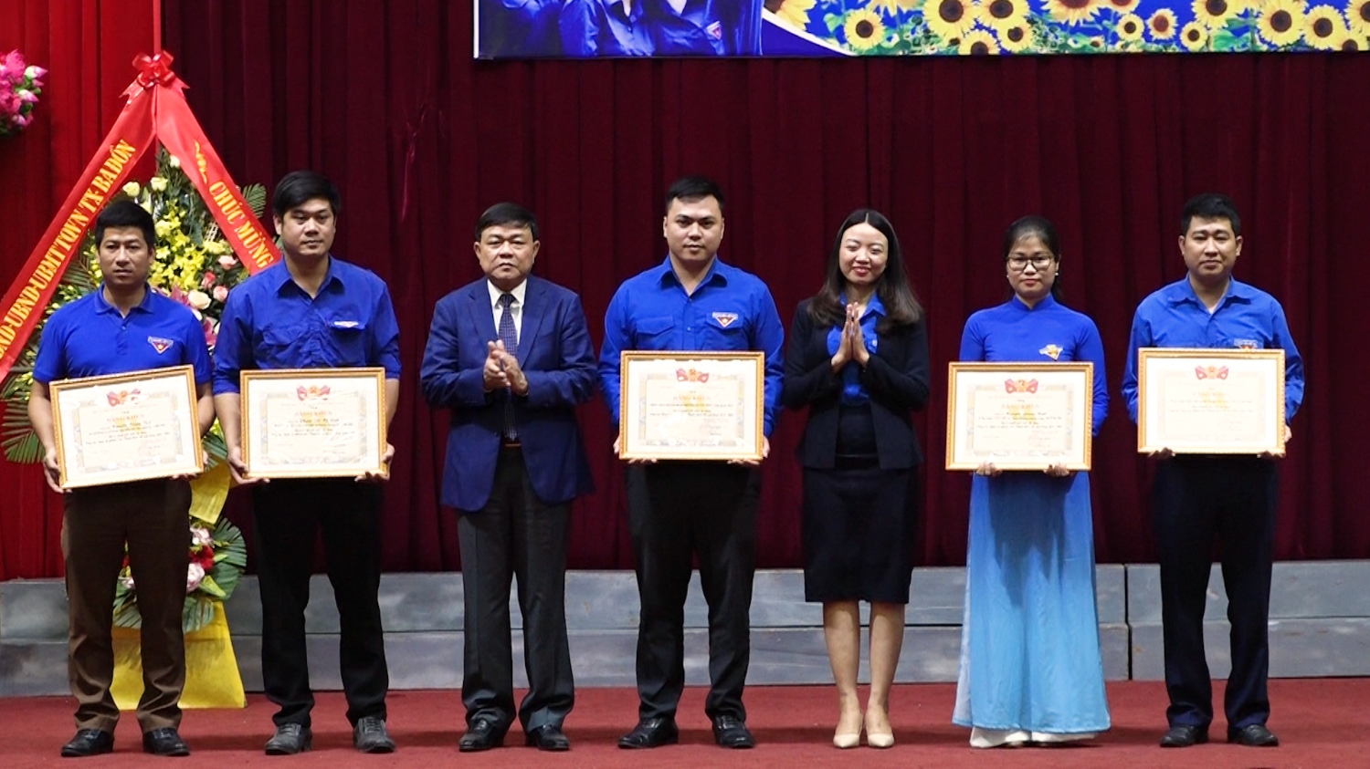 Tỉnh đoàn Quảng Bình khen thưởng cho 02 tập thể và 03 cá nhân vì đã có thành tích xuất sắc trong công tác đoàn và phong trào thanh thiếu nhi giai đoạn 20216 2020